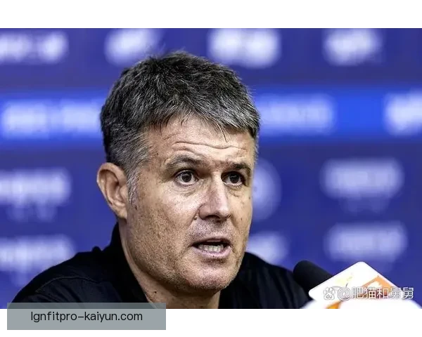 斯佩齐亚主帅风格分析：球队战术调整与表现趋势探讨